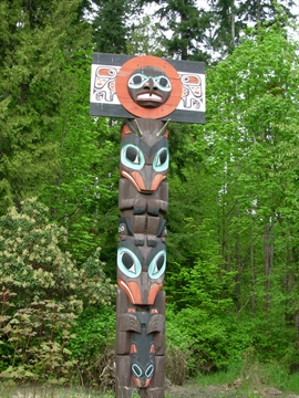 Chief Skedans Mortuary replica pole configuration detail