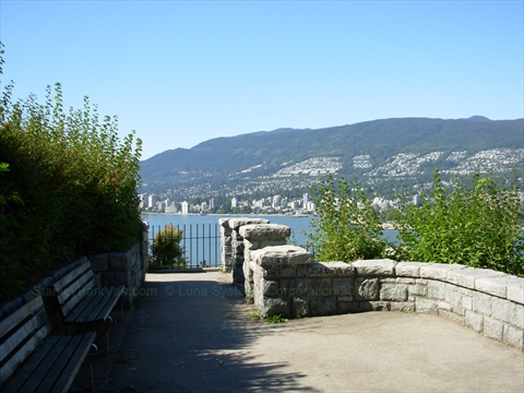Panoramic lookout views over the ocean cliffs at Prospect Point