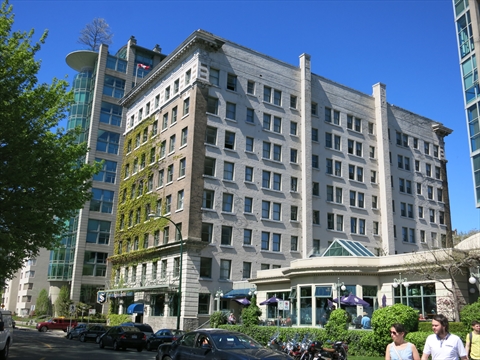 Sylvia Hotel near Stanley Park