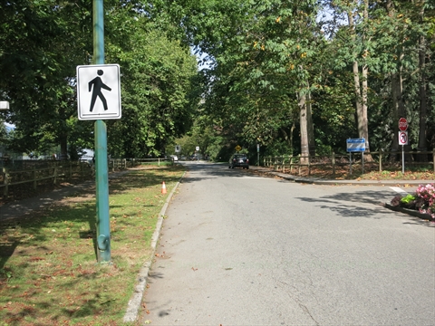 One way parking corridor along Park Lane in Stanley Park