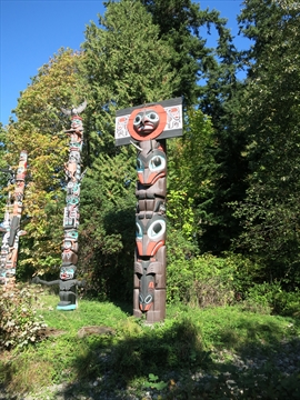 Chief Skedans Mortuary Totem Pole full length profile view