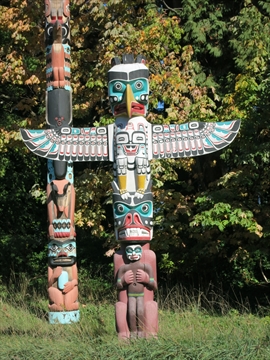 Thunderbird House Post Totem Pole full profile view
